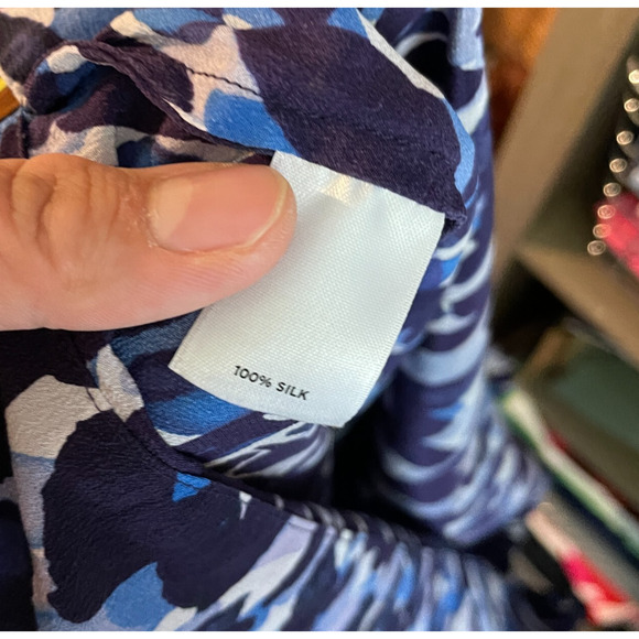 Women's Small Halogen Blue Abstract Print 100% Silk Sleeveless Blouse - Picture 5 of 5